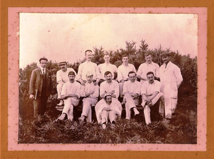 Cricket team<br />Walter Canfield centre back row - c 1912