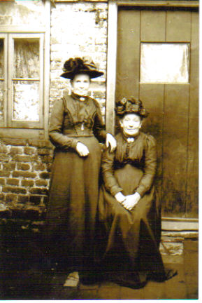 Harriet and Elizabeth Wheeler - c 1915