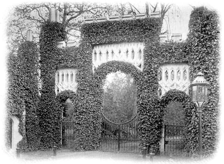 Gateway, Hadlow Castle - 1905